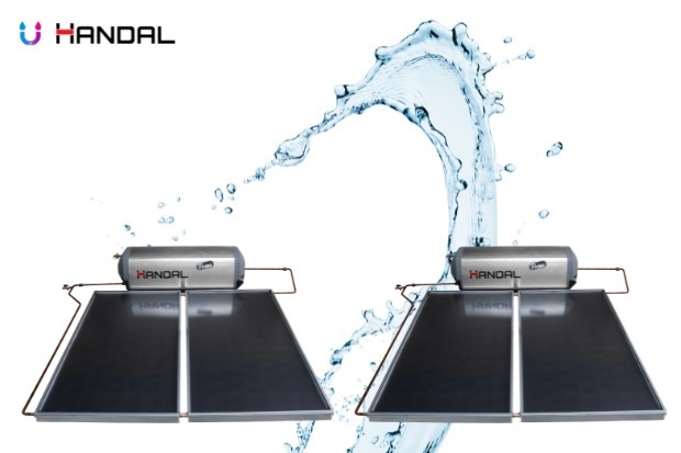 Instalasi Solar Heater untuk Kebutuhan Air Hangat Modern dengan sistem pemanas air tenaga surya terpasang di atap rumah modern, menghadirkan pasokan air hangat yang nyaman dan efisien untuk kebutuhan keluarga sehari hari
