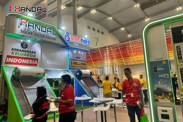 Booth Handal Water Heater siap menyambut pengunjung untuk mengenal berbagai solusi pemanas air yang efisien dan sesuai kebutuhan.